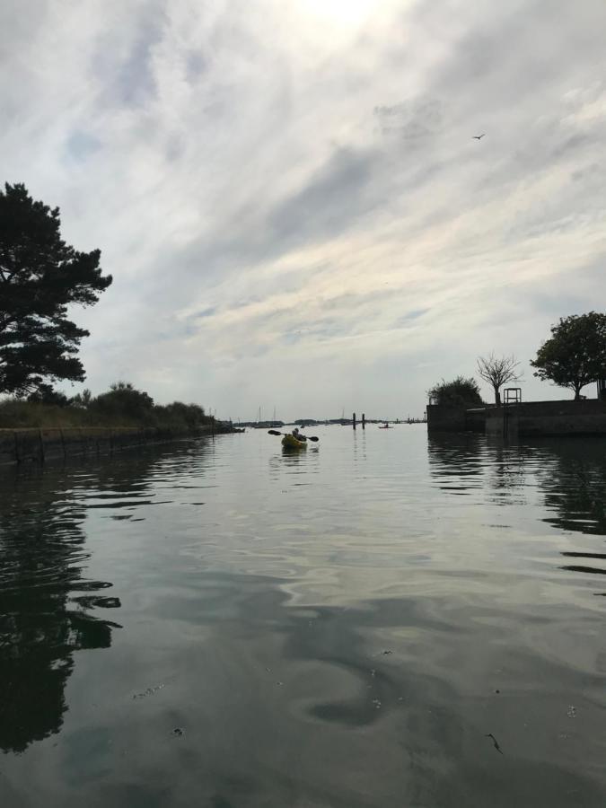 Kip 23 Jjs Emsworth Hotel ภายนอก รูปภาพ